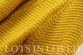 秋日暖意，經典重生——品味大翻領粗棒針羊毛衫的溫暖時尚